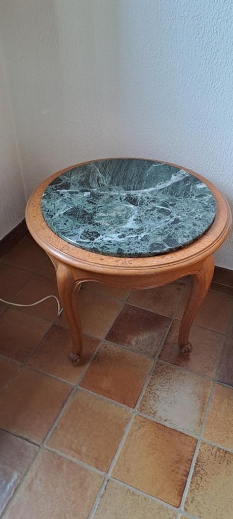 Ronde salontafel van licht eikenhout met groen marmeren blad, Ophalen