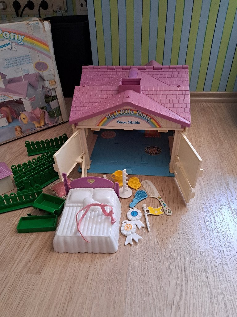 My Little Pony Show Stable + Carry Case, Kinderen en Baby's, Speelgoed | My Little Pony, Ophalen of Verzenden, Gebruikt