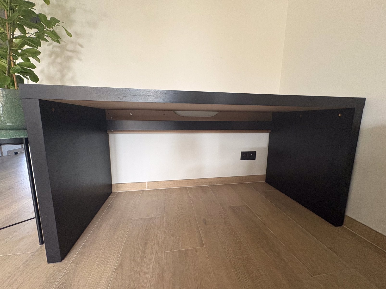Malm bureau, Ophalen, Demontabel, Gebruikt, 150 cm