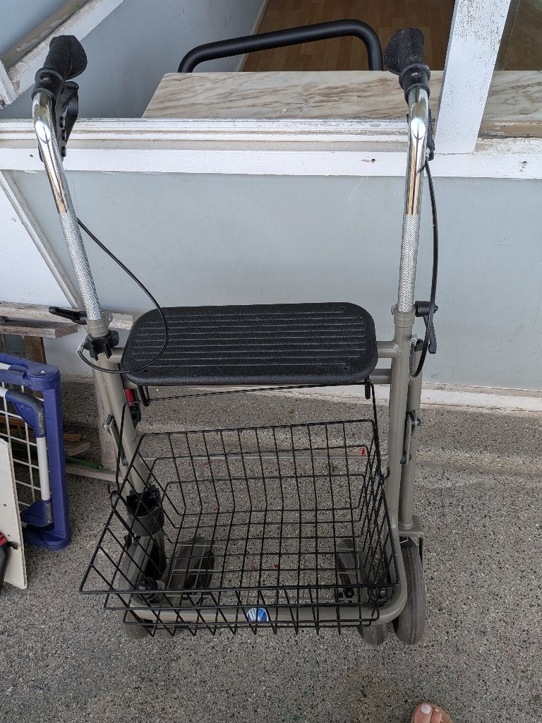 Je vends rollateur presque neuf, Ophalen, Opvouwbaar, Zo goed als nieuw