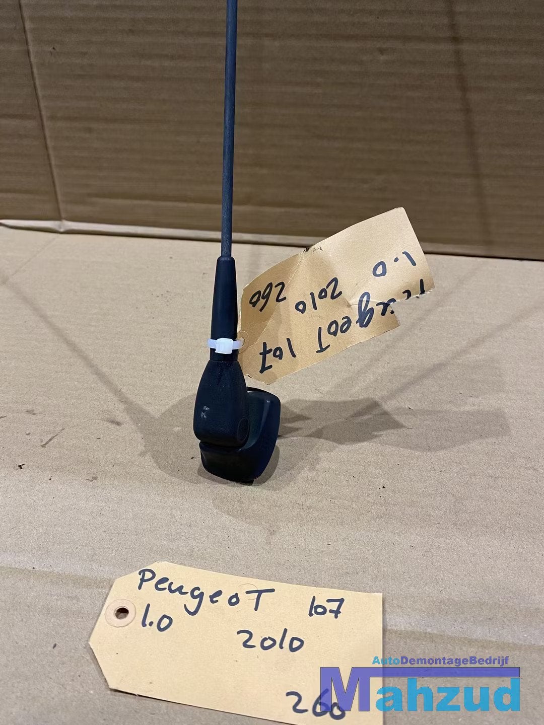 PEUGOET 107 C1 AYGO Antenne 2005-2014, Taurusavenue 1
2132 LS  Hoofddorp, NL, Contact.group@renault.com, Stellantis N.V., Utilisé