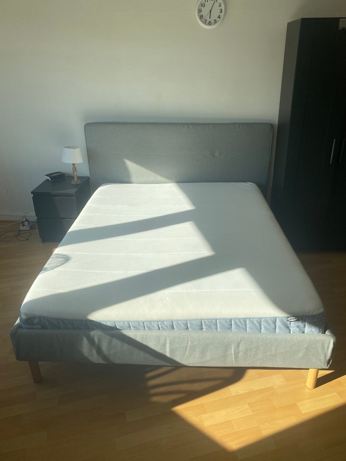 IKEA bedframe + matras 160x200 – minder dan 1 jaar oud, Huis en Inrichting, Ophalen, Tweepersoons, Zo goed als nieuw, 200 cm