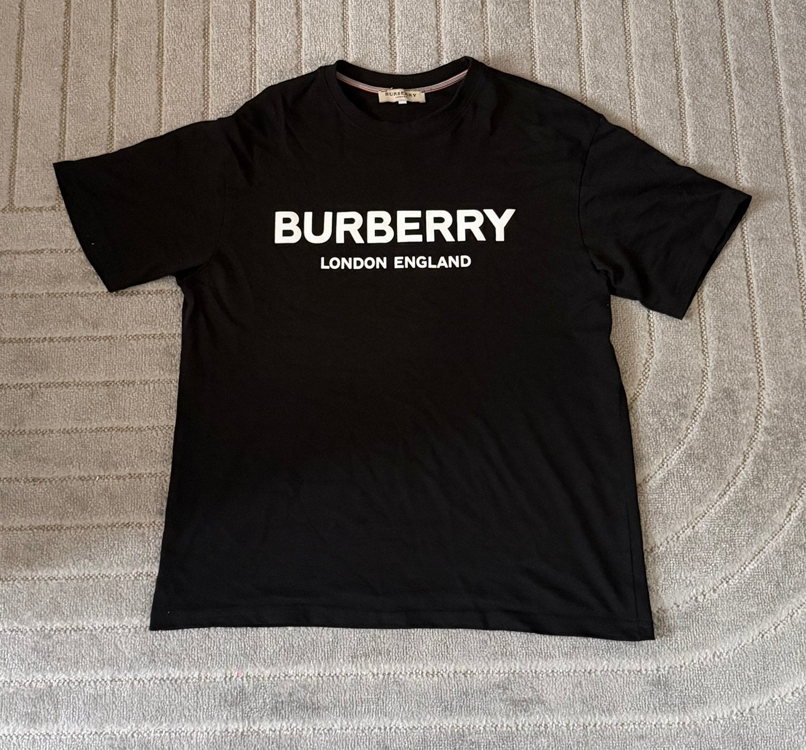 T-shirt Burberry, Enlèvement, Comme neuf