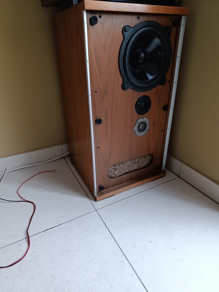 B&W DM2 in zeer goede staat, Ophalen, Stereo speakers, Gebruikt, 60 tot 120 watt