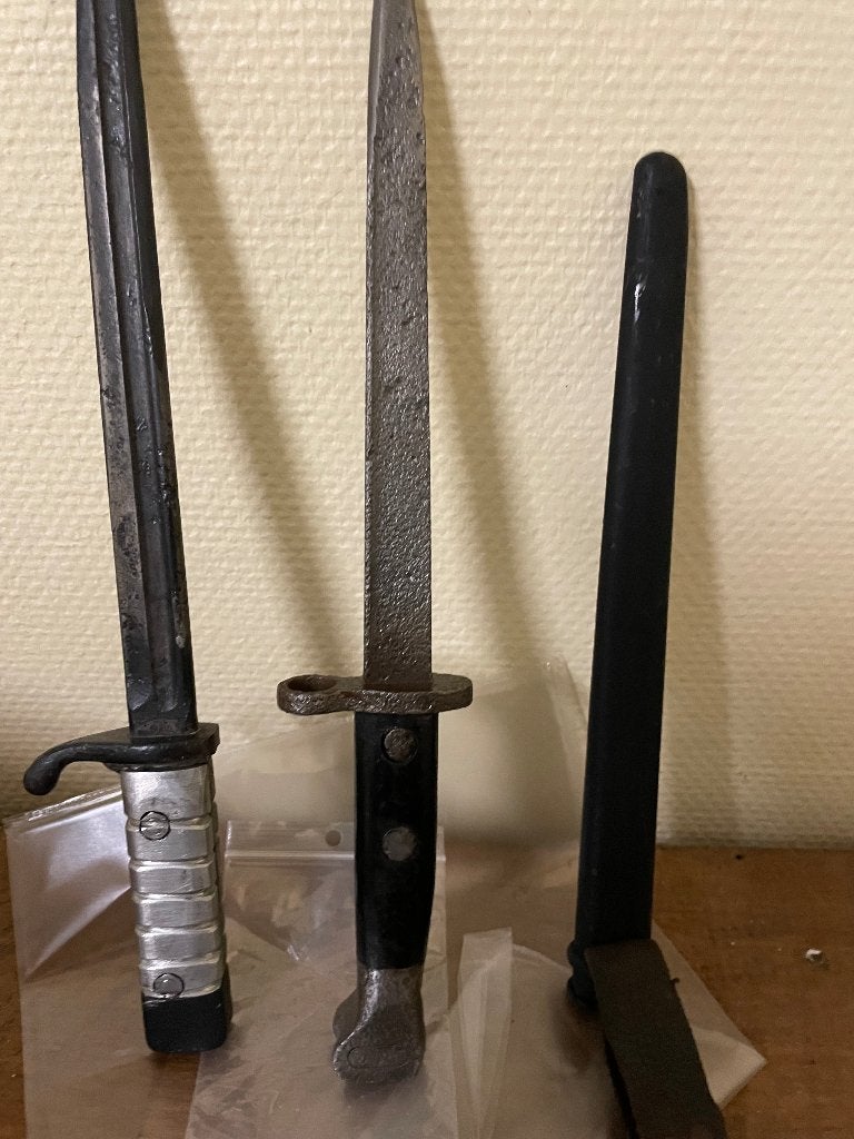 lot militaria   baionnette dague casque colonial, Envoi, Autres