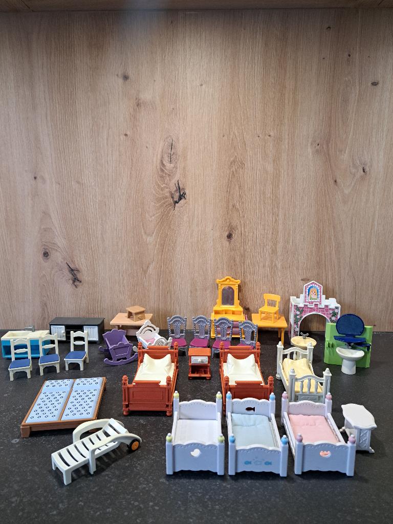 Playmobil lot van meubels (vooral stoelen en bedden), Kinderen en Baby's, Speelgoed | Playmobil, Ophalen of Verzenden, Gebruikt
