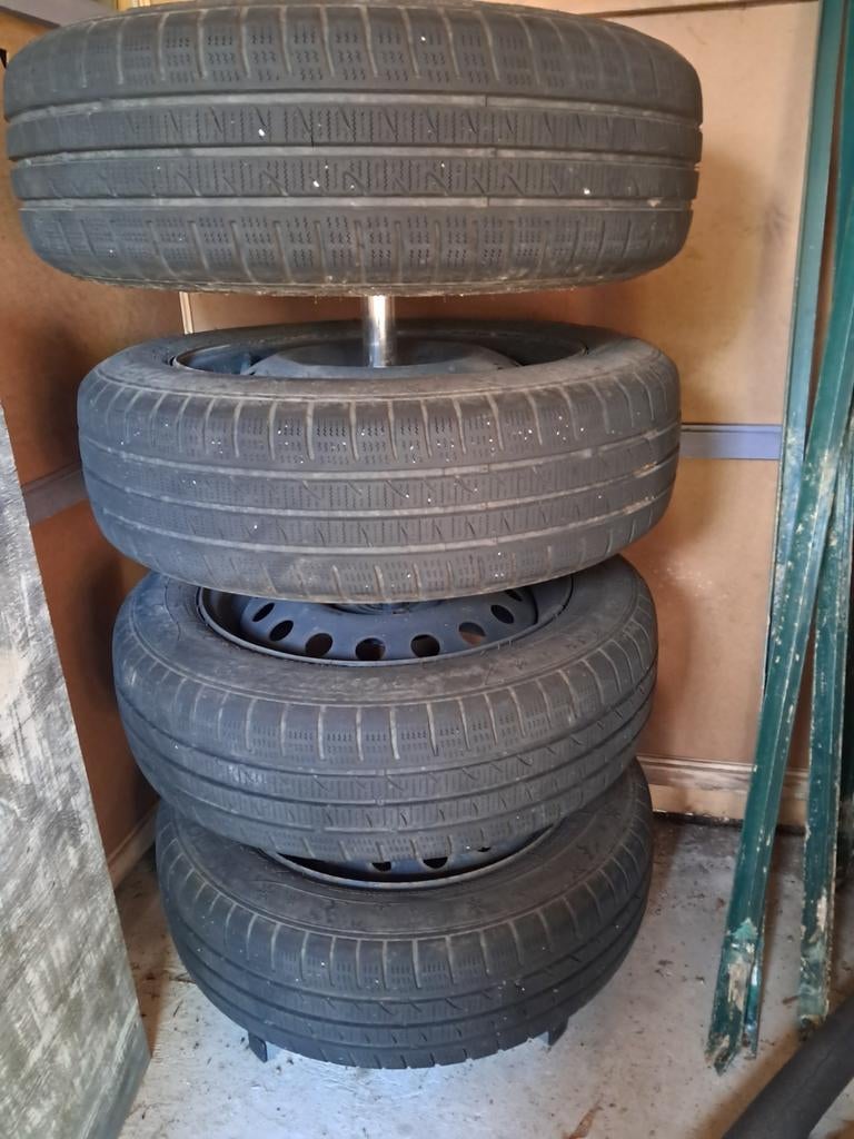 4 Pneus hiver 175/65/R15