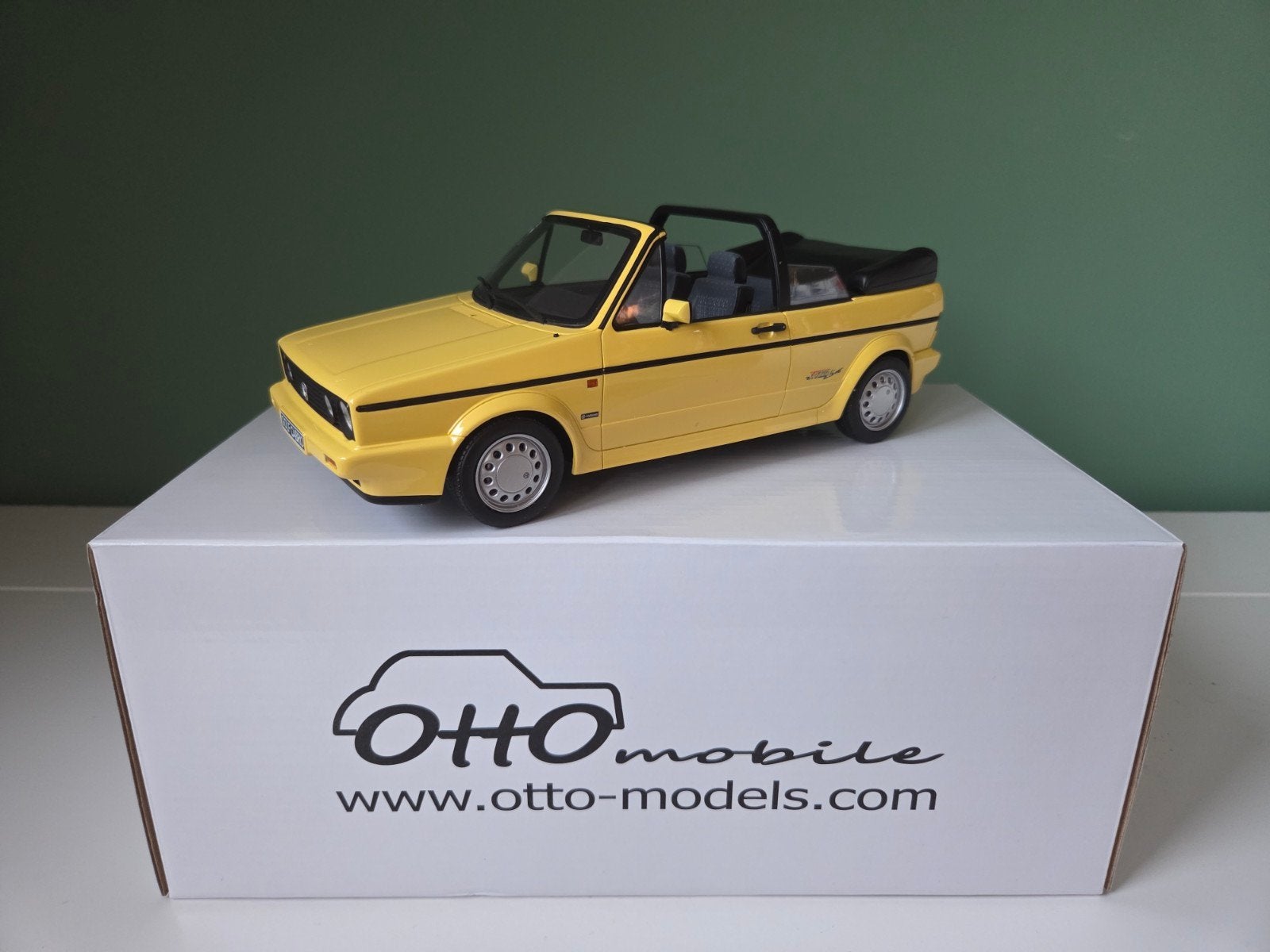 Otto Mobile 1:18 Volkswagen Golf Cabrio Young Line (OT963), Hobby & Loisirs créatifs, Voitures miniatures | 1:18, Enlèvement ou Envoi