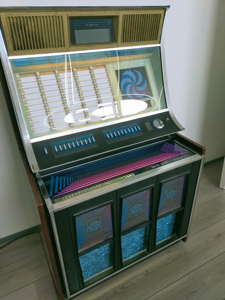 Rock Ola 445 zeer goed spelende en mooie jukebox, Ophalen, Rock Ola