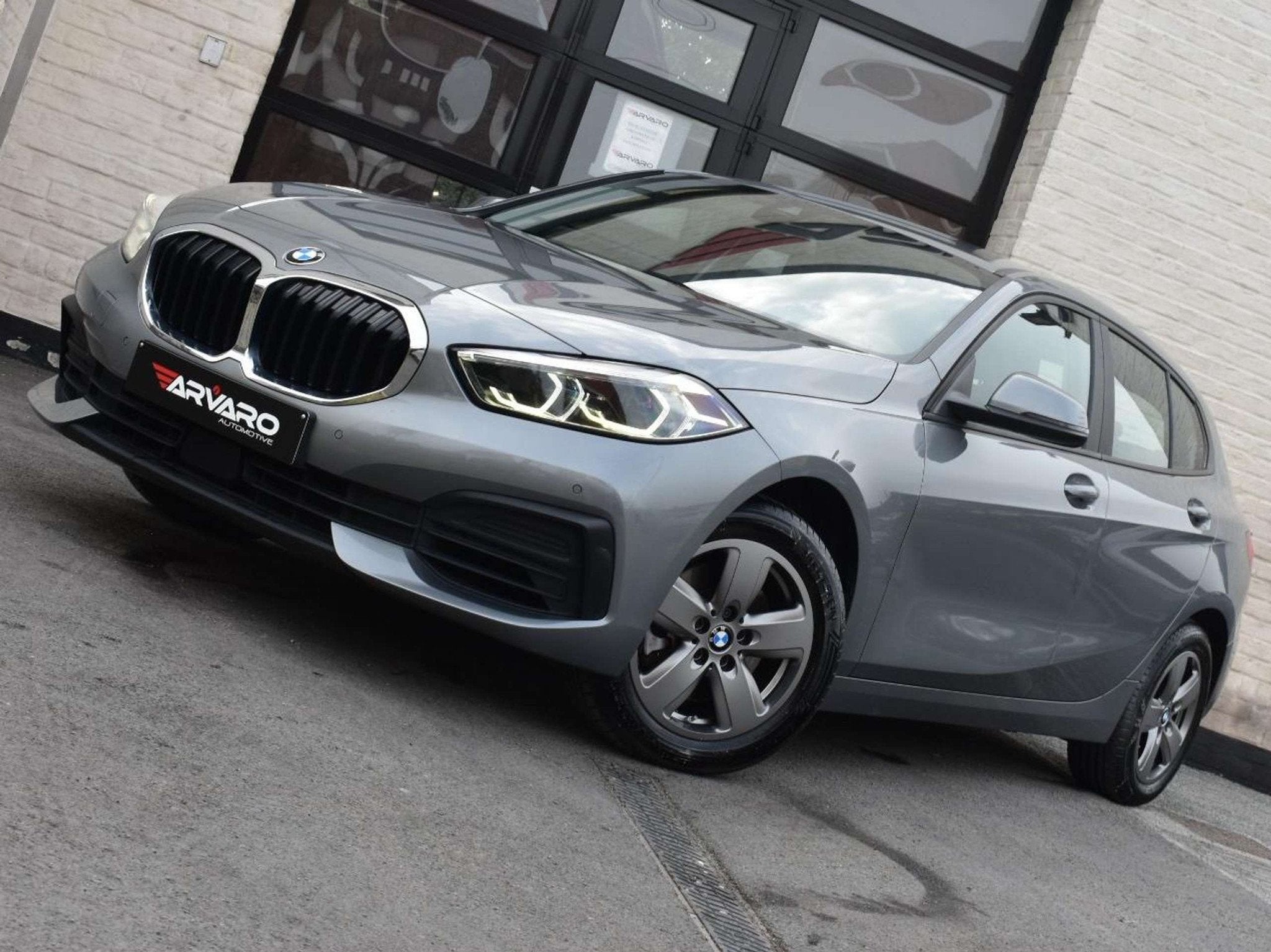 BMW 1 Serie 116 iA Xenon / Carplay / PDC / Garantie, Auto's, 116 g/km, 1 Reeks, Gebruikt, Zwart