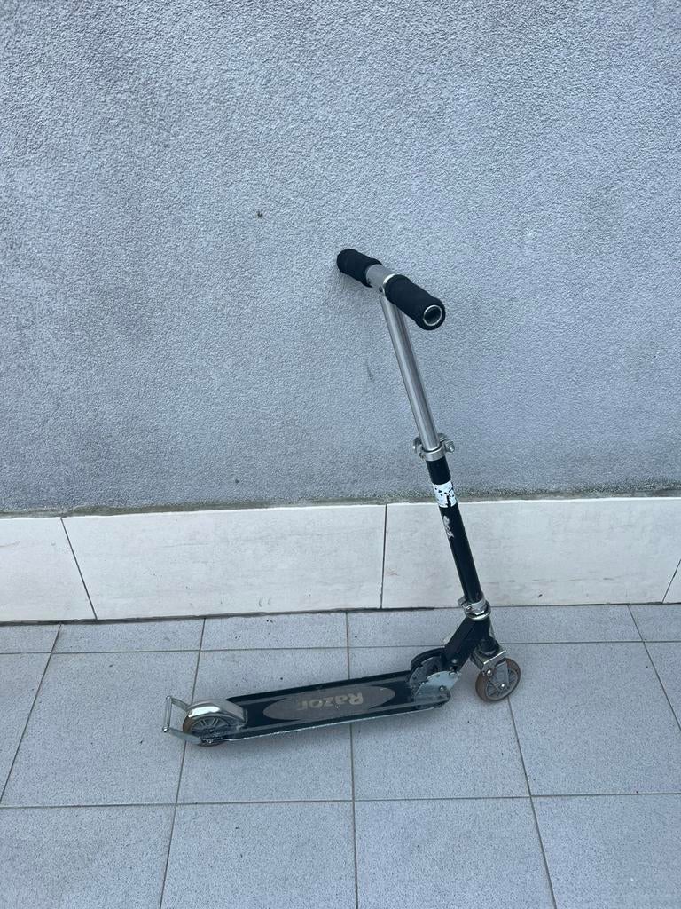Trottinette Razor — Noir/Argent — Occasion, Vélos & Vélomoteurs, Trottinettes, Enlèvement ou Envoi, Comme neuf
