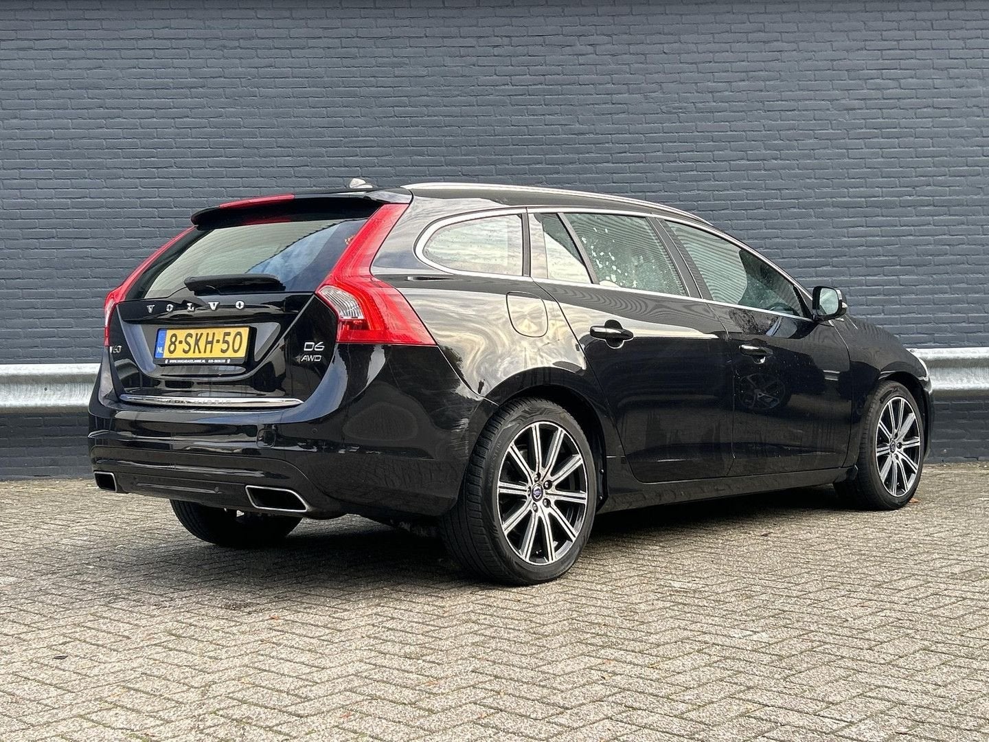 Volvo V60 2.4 D6 AWD Plug-In Hybrid Summum | Leder | Climate, Auto's, Automaat, 48 g/km, Zwart, Break