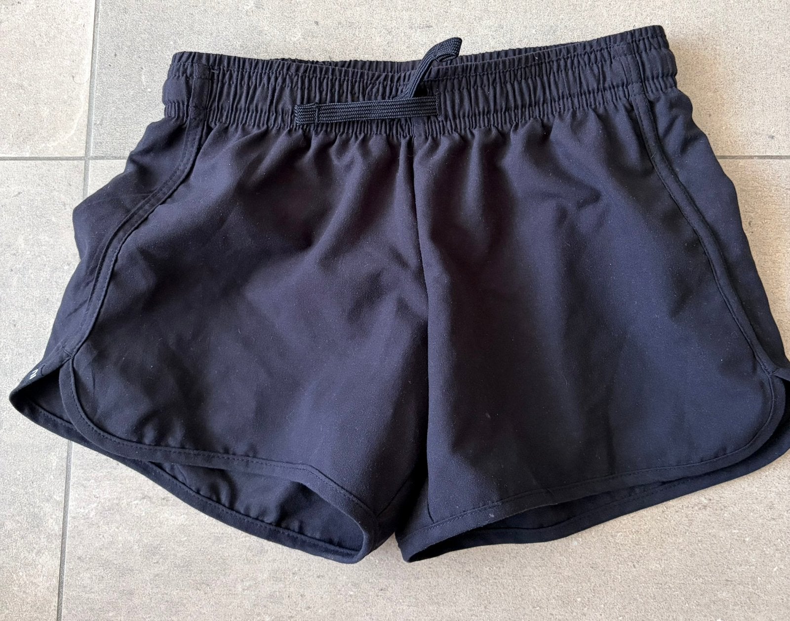 Zwarte Decathlon sportshort maat 134/140 (8-9 jaar), Kleding | Dames, Sportkleding, Zo goed als nieuw, Zwart, Ophalen of Verzenden
