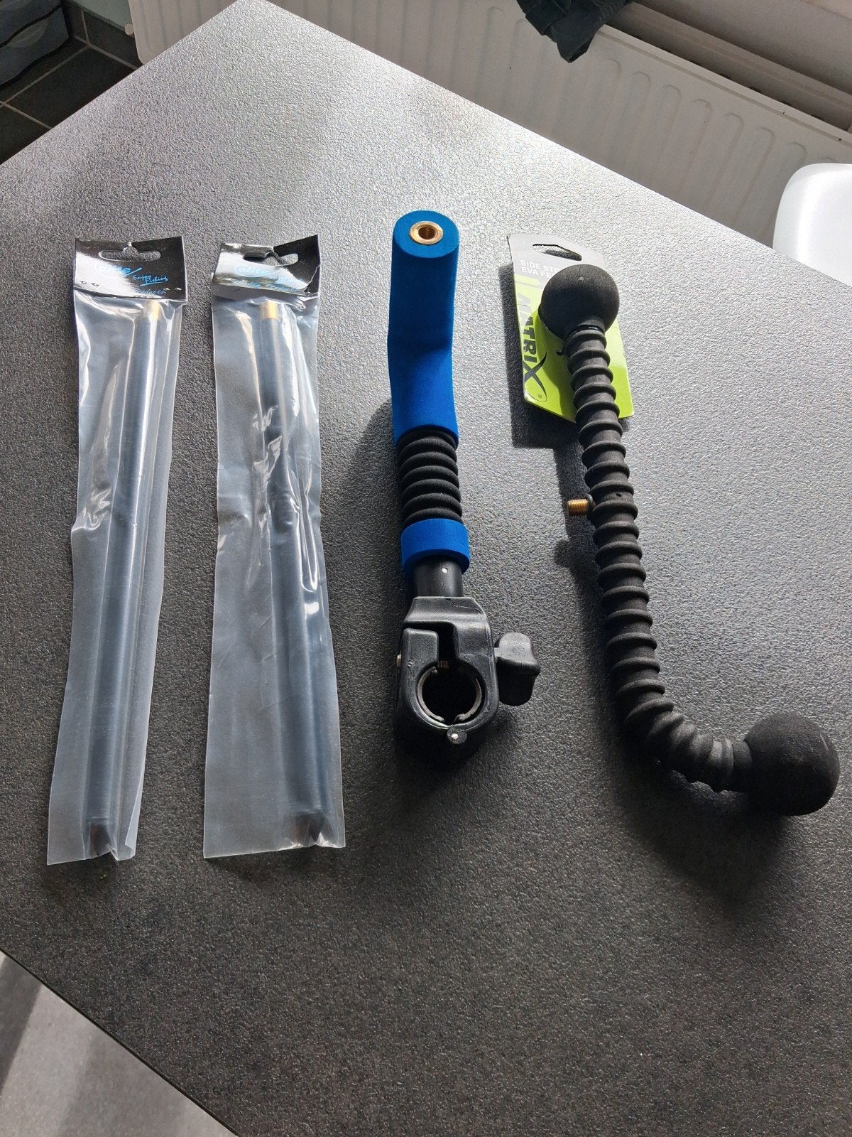 2 LEEFNETSTEUNEN + 2 FEEDER STEUNEN. NIEUW, Ophalen of Verzenden, Nieuw