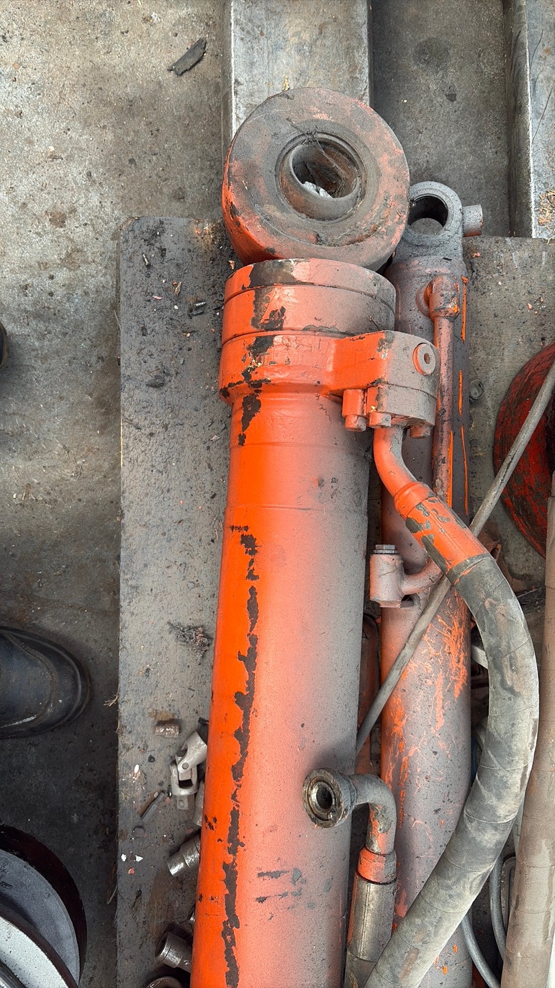 Hydraulische cilinders, Ophalen, Zo goed als nieuw