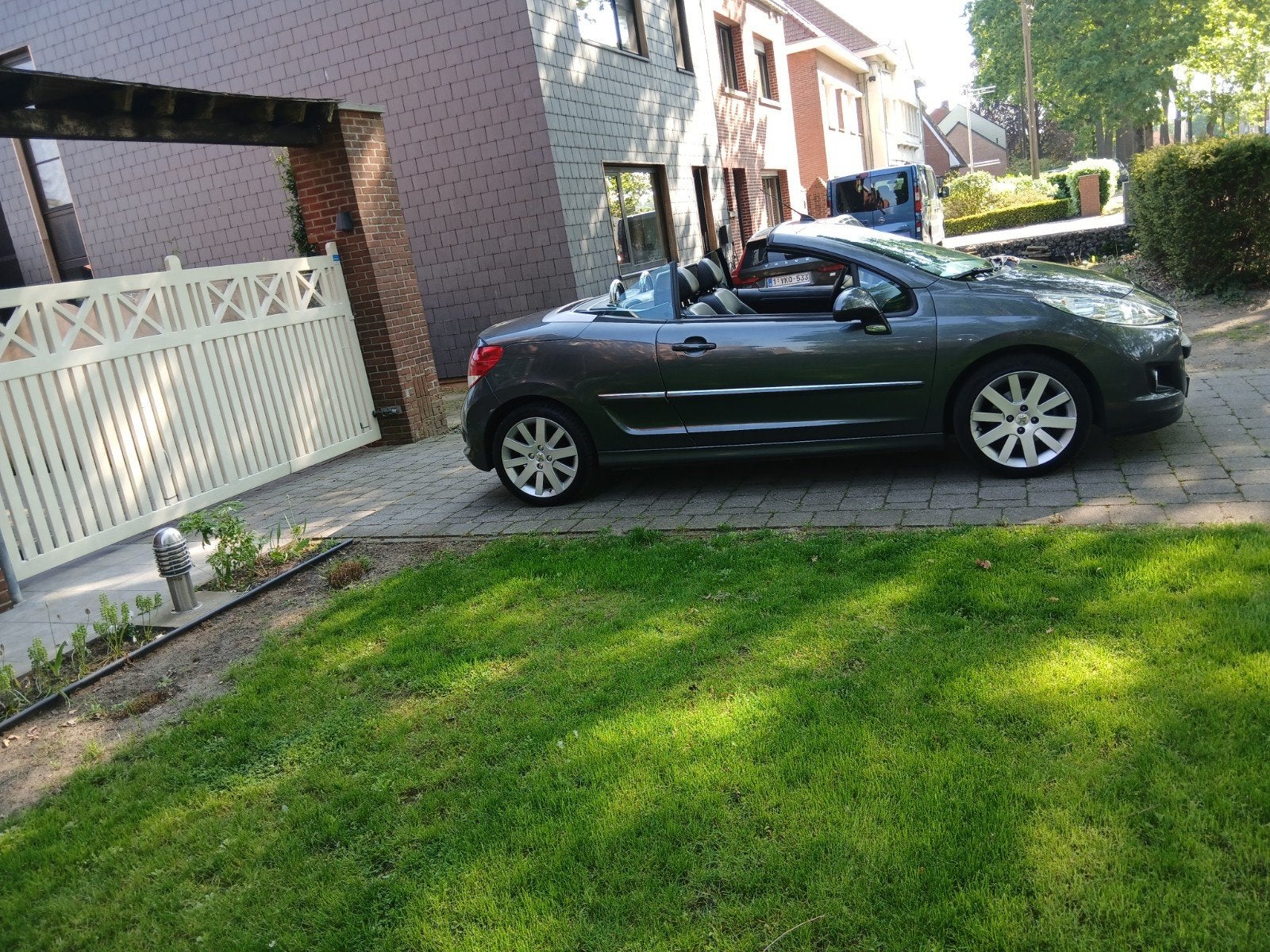 Peugeot 207 cc 1600 benziene Euro 5 automaat van 05/2010, Auto's, Peugeot, Euro 5, Zwart, 4 cilinders, Cabriolet