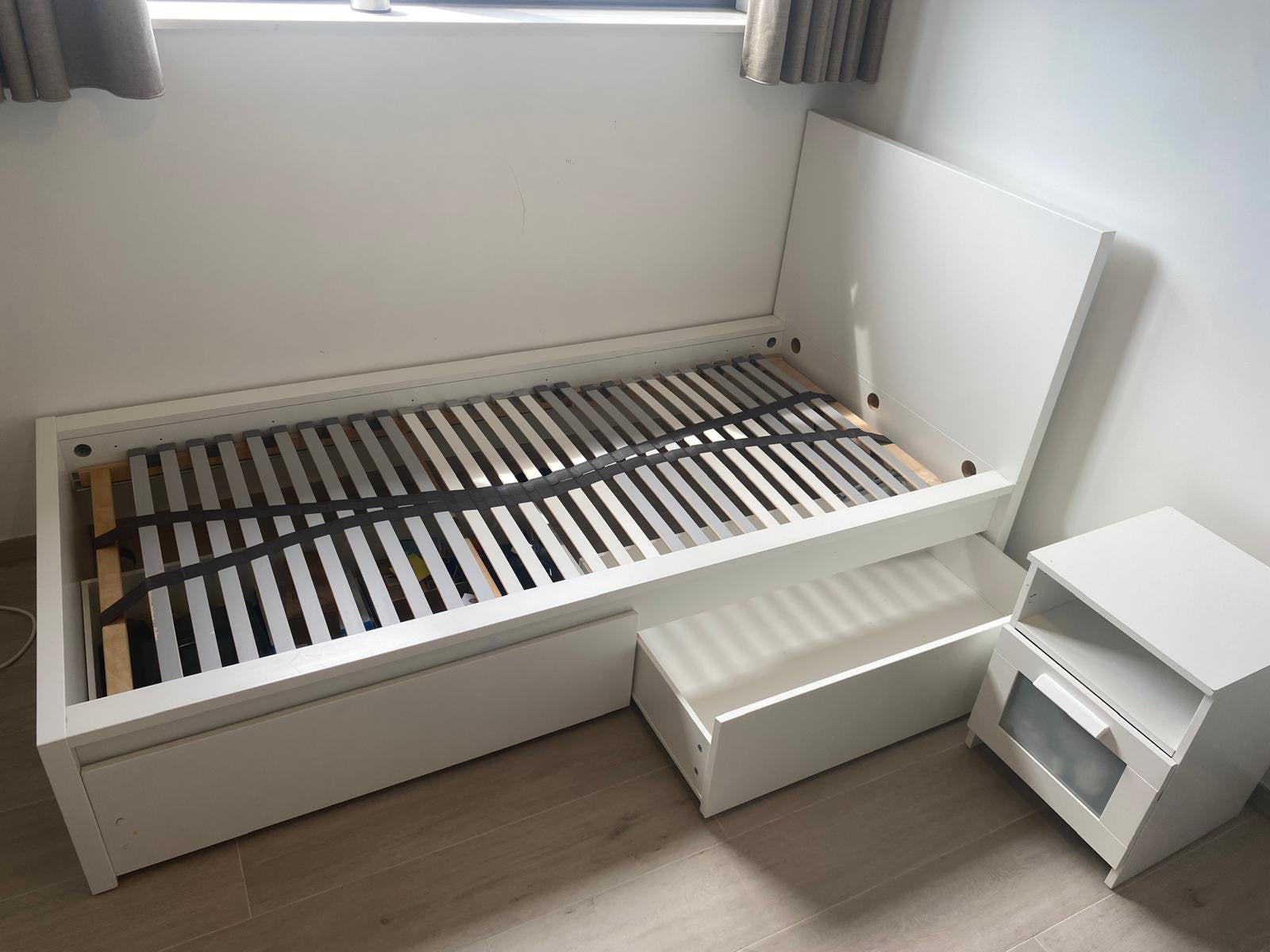 Ikea Malm wit eenpersoonsbed + Lattenbodem en nachtkastje, Ophalen, Gebruikt, 90 cm, Eenpersoons