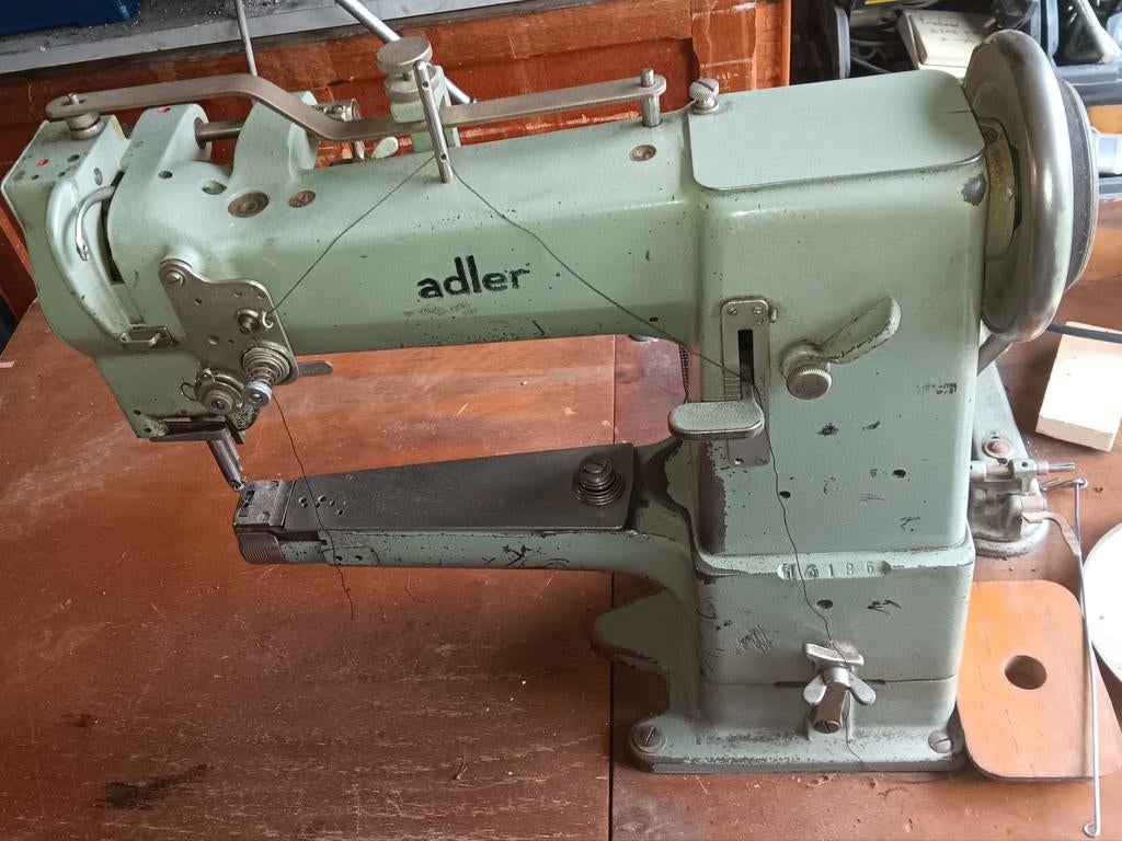 ADLER 69 Machine à coudre bras libre triple entraînement., Hobby & Loisirs créatifs, Machines à coudre & Accessoires, Machine à coudre
