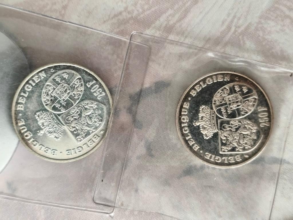 Pièce belge 1935-1995 2 pièces 250 francs, Timbres & Monnaies, Monnaie en vrac, Argent, Enlèvement, Argent