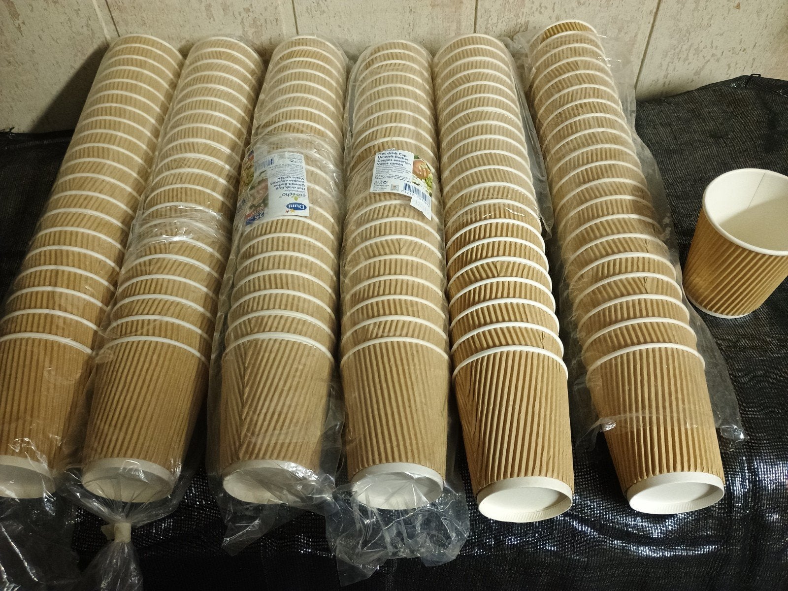 120 nouveaux gobelets en carton, Enlèvement ou Envoi, Neuf, Article de fête