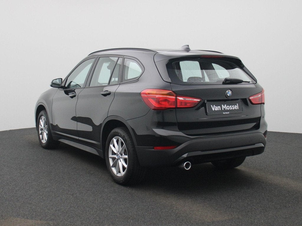 BMW X1 sDrive16dA (85 kW) CAMERA | NAVI | Zetelverwarming, Auto's, BMW, Stof, Gebruikt, 116 pk, Zwart