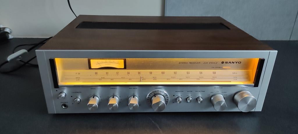 Ampli-tuner Sanyo JCX 2100LZ (à réparer)