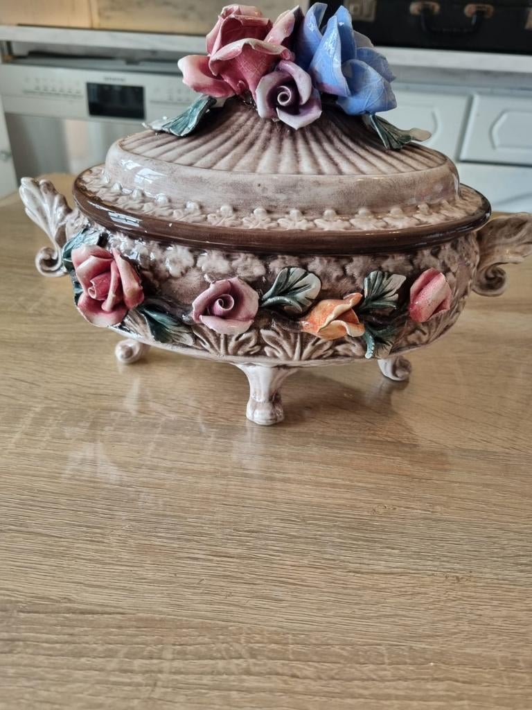 Antieke soepterrine met een deksel versierd met bloemen, Antiek en Kunst, Antiek | Porselein, Ophalen