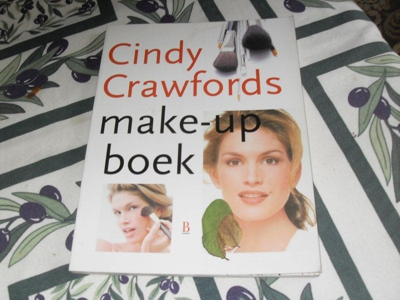 make up boek, cindy crawfords, Handtassen en Accessoires, Uiterlijk | Cosmetica en Make-up, Ophalen of Verzenden, Zo goed als nieuw