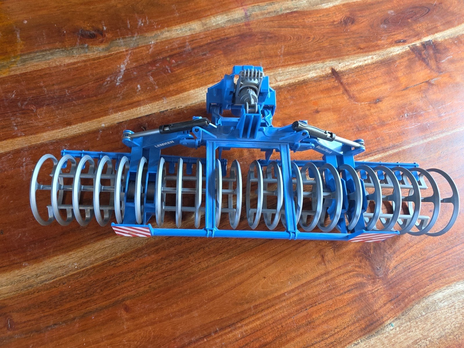 Bruder Lemken VarioPack roller, Ophalen