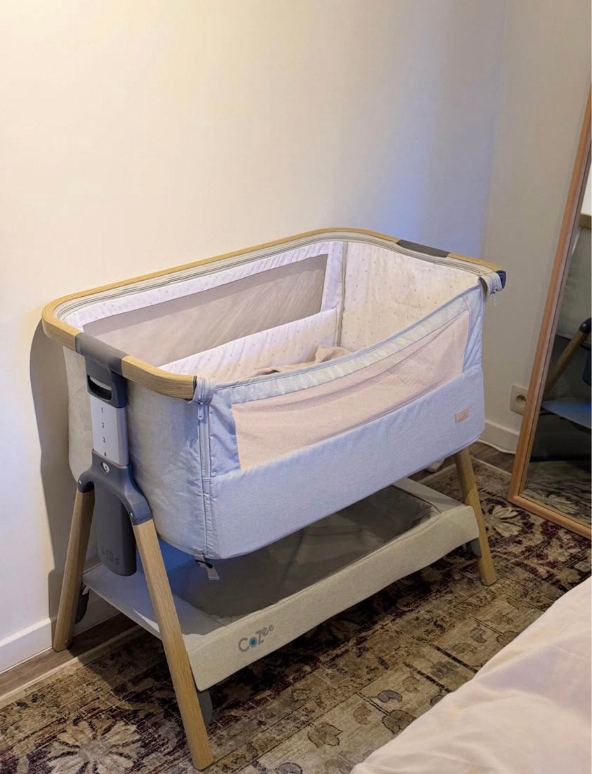 Tutti Bambini CoZee Bedside Wieg / Co-sleeper – Incl matras, Ophalen, Zo goed als nieuw, Wieg