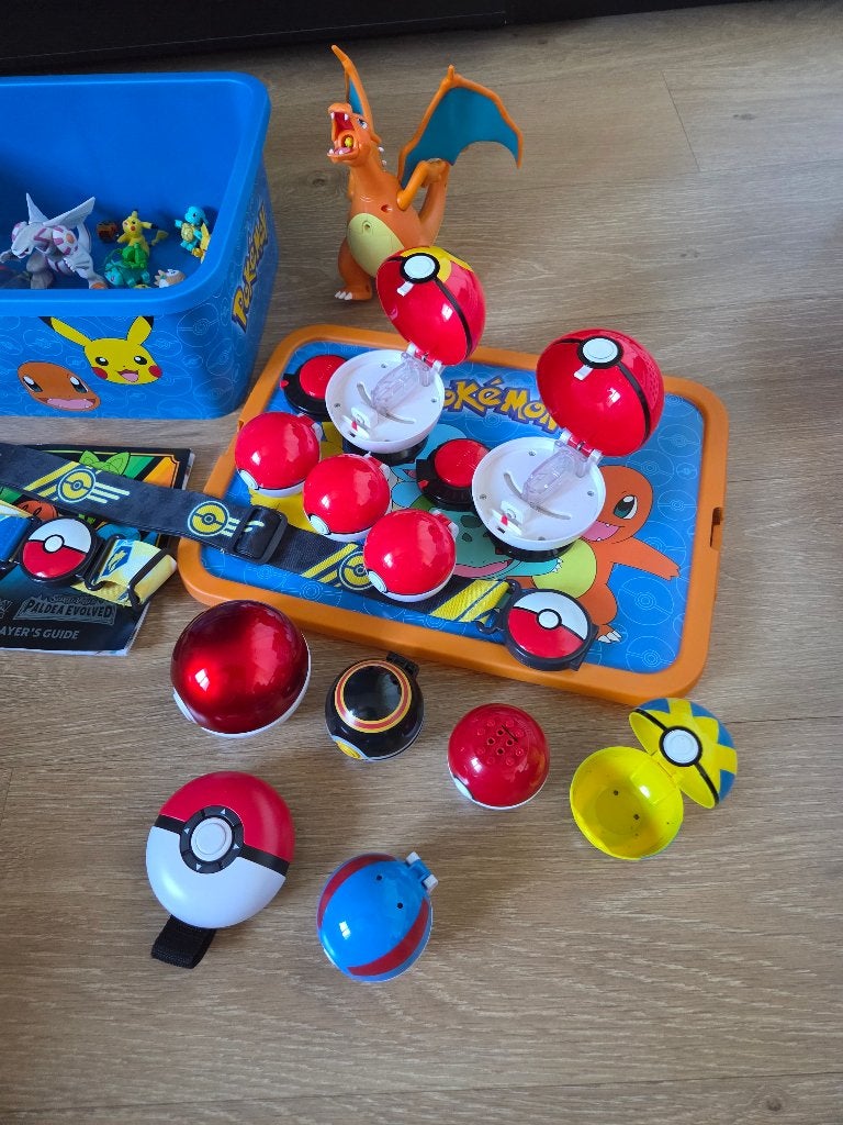 pokemon bal pokebal pokemonbal pikachu meerdere, Ophalen of Verzenden, Zo goed als nieuw