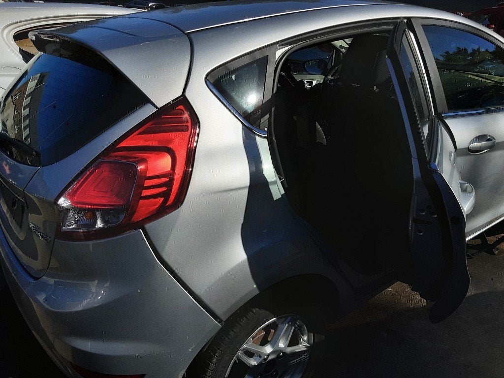 AILE ARRIÈRE DROIT Ford Fiesta 6 (JA8) (01-2008/01-2018), Garde-boue, Mevr. I. Hauben, Arrière, Rue de l'Espoir 34 34
4030  GRIVEGNÉE, BE