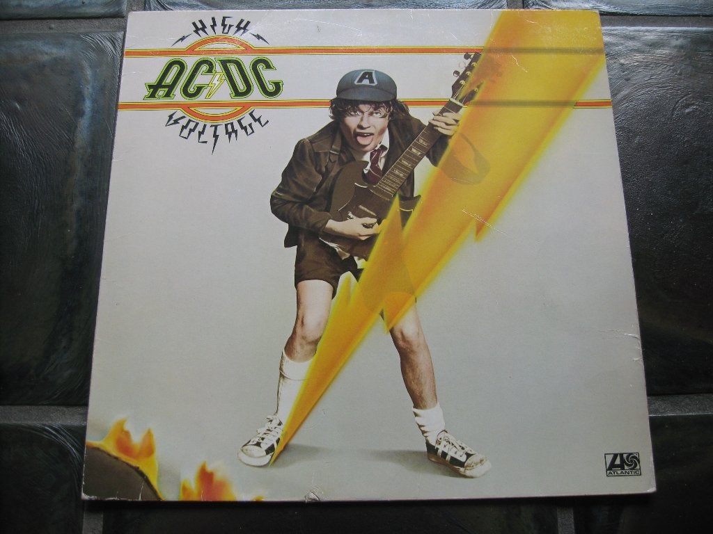 ac/dc high voltage made in germany lp, Enlèvement ou Envoi, Utilisé, Hard rock, Housse de protection extérieure