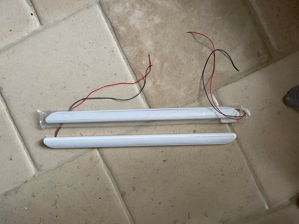 12 volt 4,5 watt : 2 st verlichting 59cm, Caravans en Kamperen, Ophalen, Nieuw