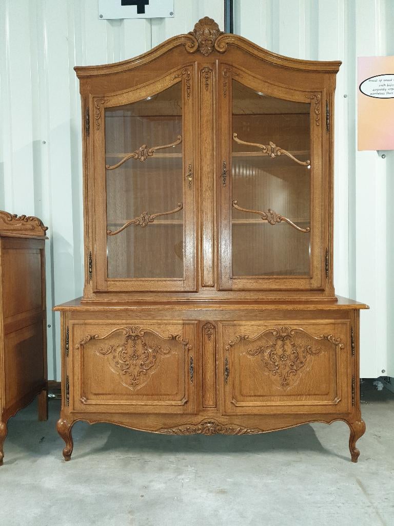 Louis XV Stijl vitrinekast. Het kan geleverd worden., Huis en Inrichting, Kasten | Vitrinekasten, Ophalen, 100 tot 150 cm, Eikenhout