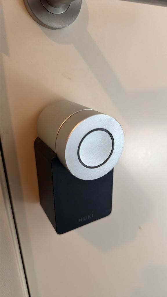Kit complet Nuki Smart Lock + Bridge, Enlèvement ou Envoi, Compatible avec les smartphones, Utilisé, Sans fil