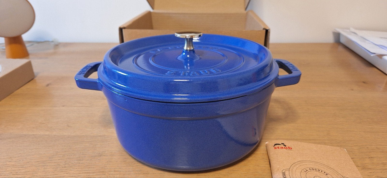 Staub cocotte 24cm NIEUW in de doos, Maison & Meubles, Neuf, Enlèvement ou Envoi, Cocotte, Zwilling