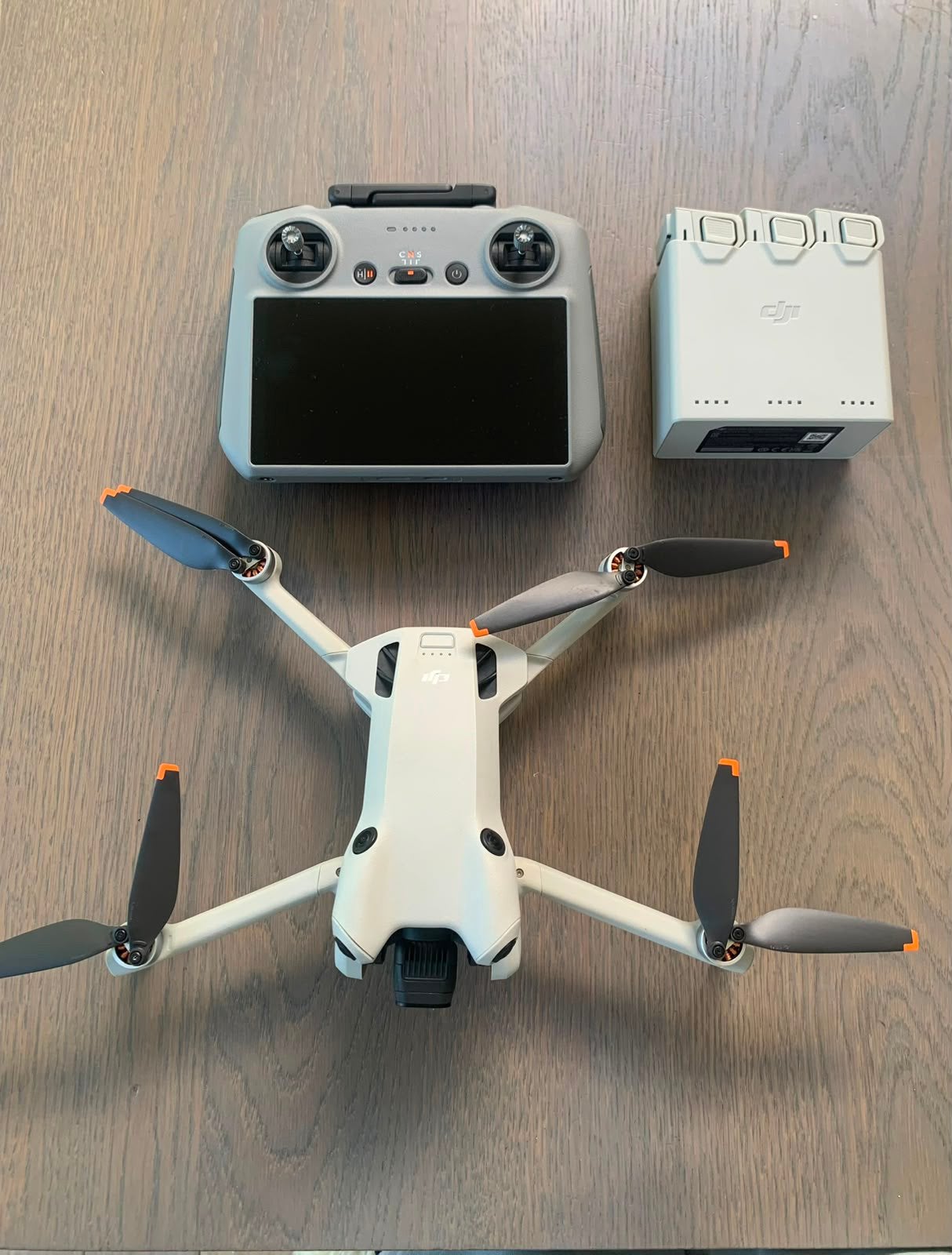 DJI Mini 4 Pro Fly More Combo met RC 2-controller, Audio, Tv en Foto, Drones, Ophalen of Verzenden, Zo goed als nieuw, Cameradrone