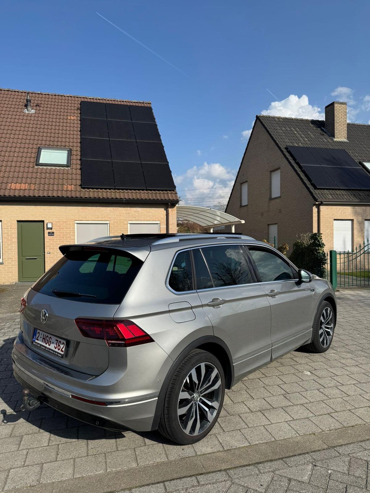 Volkswagen Tiguan Highline 2.0 TDI 190PK 4MOTION DSG, Auto's, Automaat, 4 cilinders, Lichtsensor, Leder