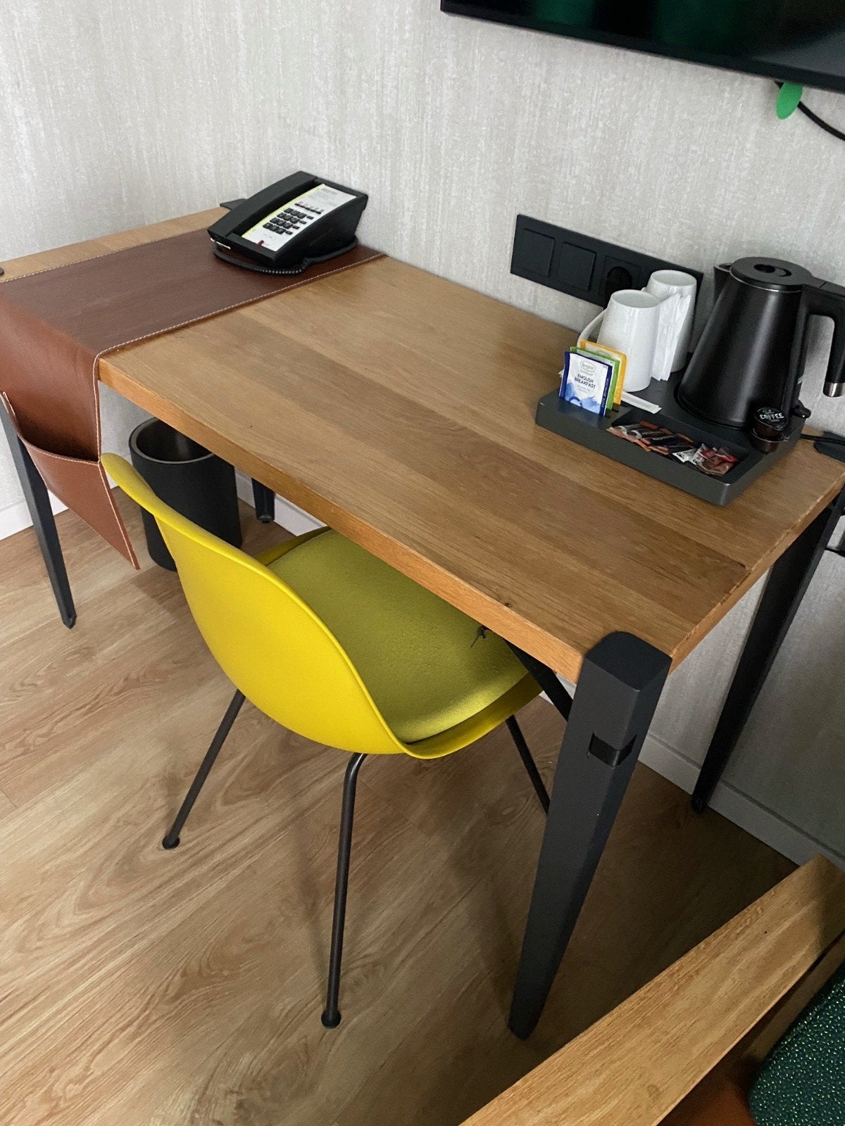 Massieve bureau's van hotels, Huis en Inrichting, Ophalen, Gebruikt, Overige houtsoorten