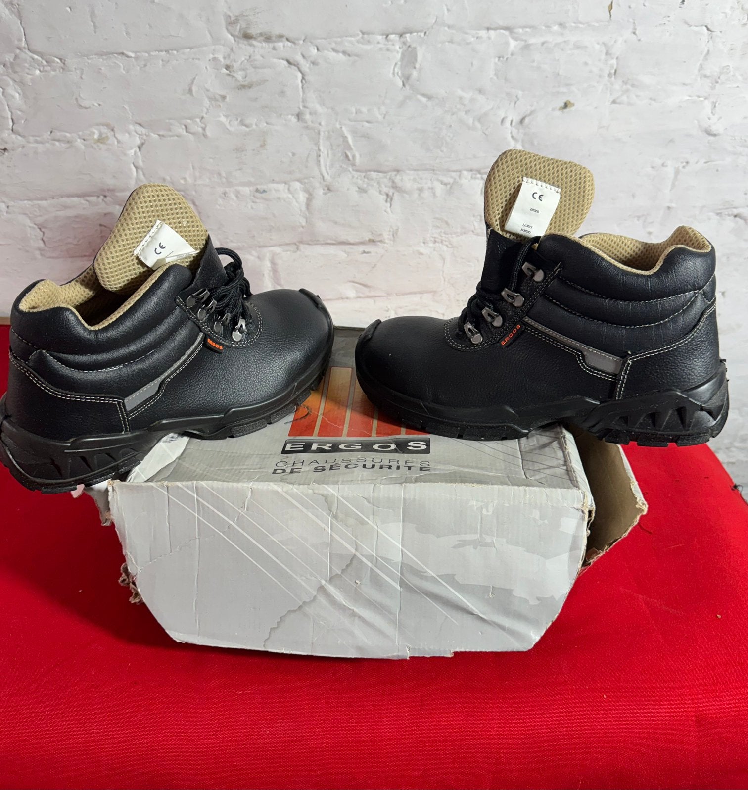 Chaussures de sécurité ERGOS taille 41 neuves., Neuf, Chaussures de travail, Enlèvement, Noir