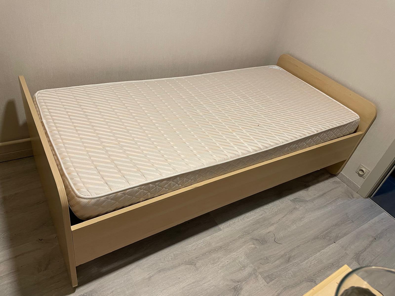 Lit simple avec sommier à lattes et matelas, Maison & Meubles, Chambre à coucher | Lits, Enlèvement, Comme neuf, Une personne