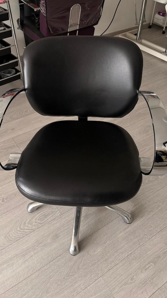 Zwarte kappersstoel professioneel, Huis en Inrichting, Ophalen, Gebruikt, Zwart