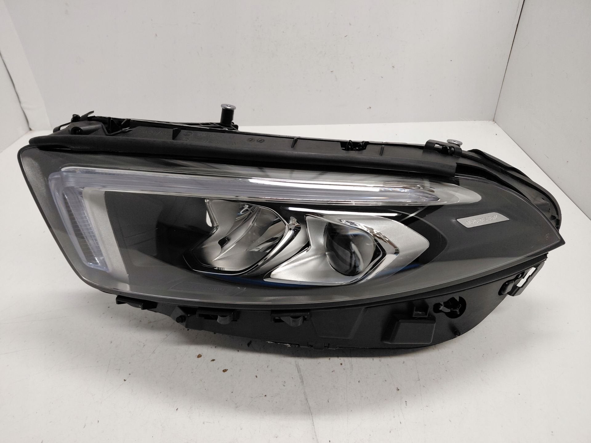 Phare gauche Mercedes Classe A W177 A1779060101, Mercedes-Benz AG, Mercedes-Benz, Utilisé, Mercedesstrasse 120
70372  Stuttgart, DE