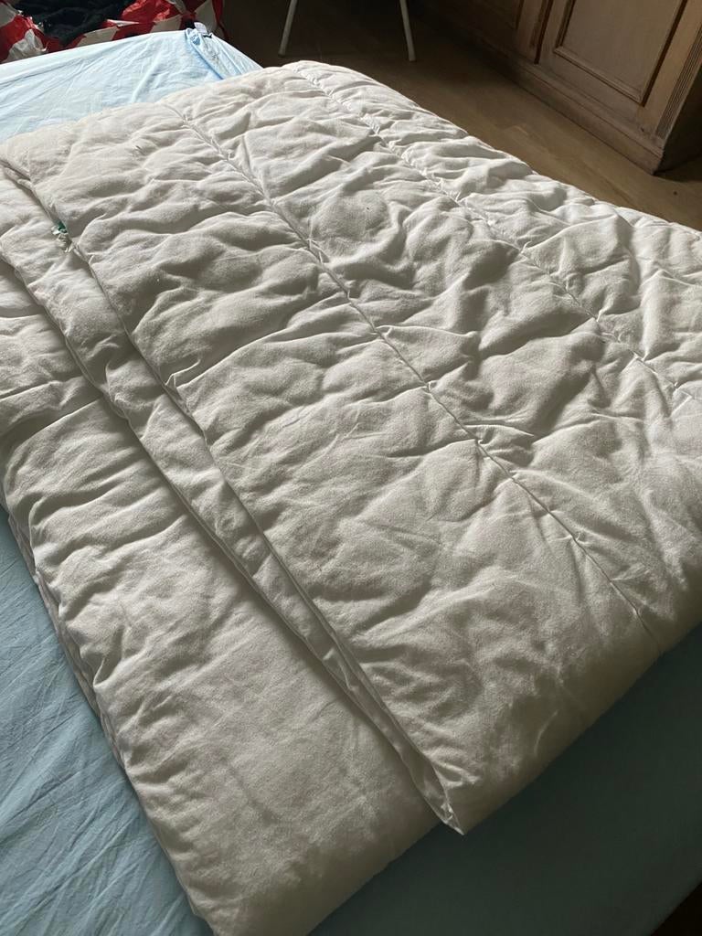 A DONNER couette 2 personnes bien chaude, Enlèvement, Utilisé, Couverture ou Couette, Blanc