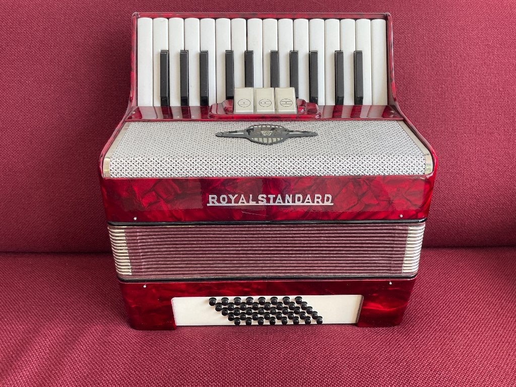 Kleine duitse Royal Standard accordeon .40 bas ., Muziek en Instrumenten, Accordeons, Met koffer, Weltmeister, 48-bas, Gebruikt