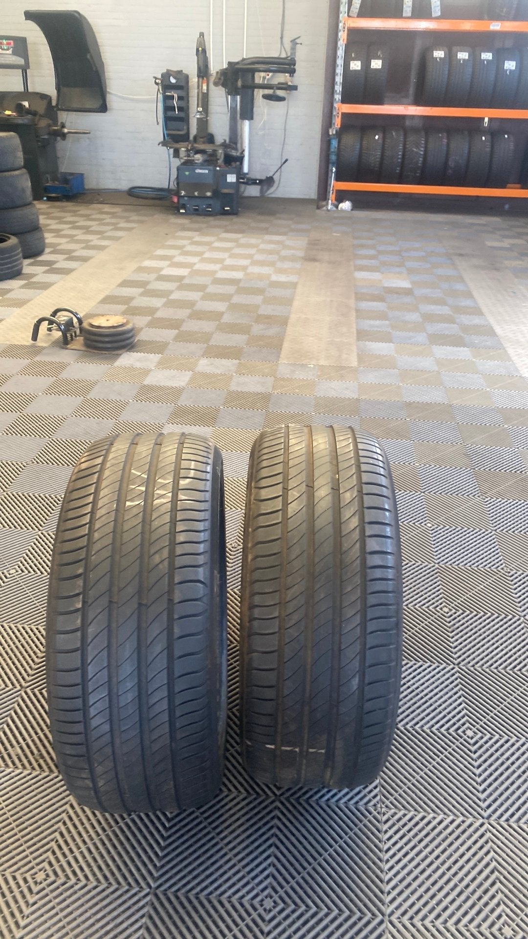 255/45/18 -99 y micheline met monteren per stuk 80 eur, Ophalen
