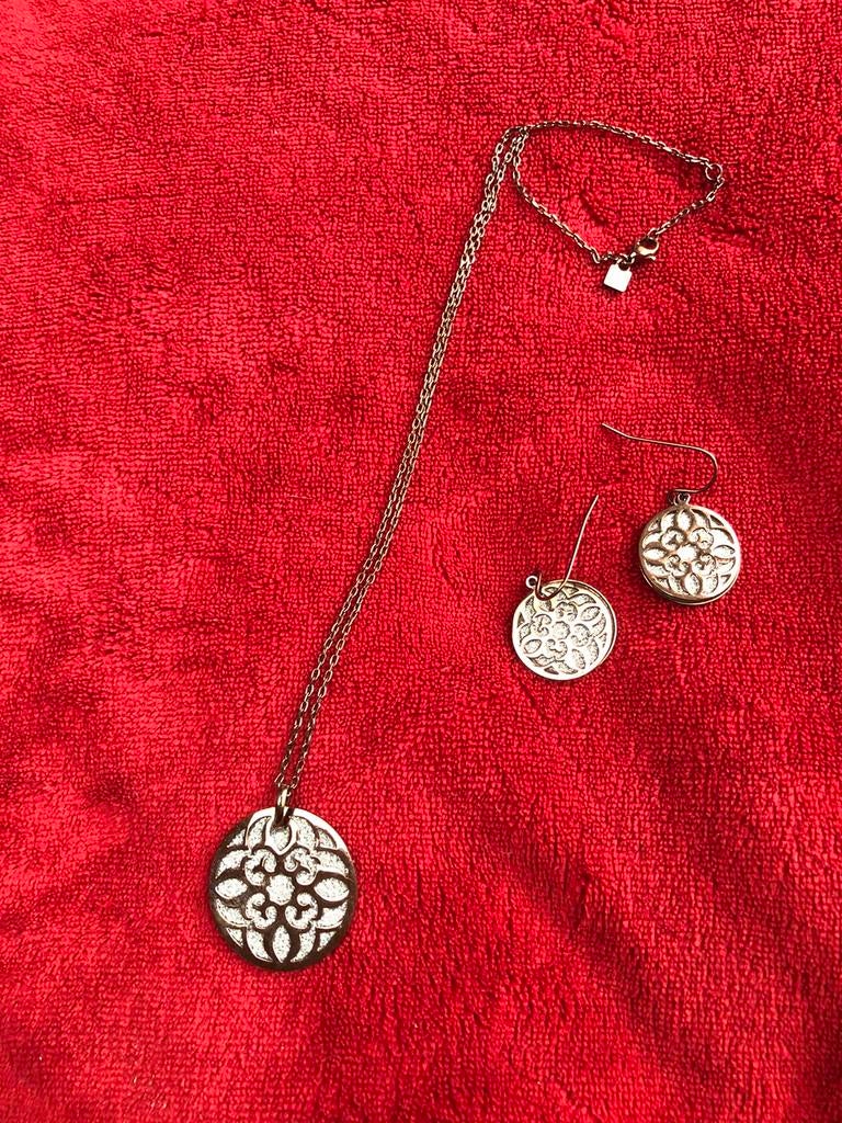 Bijoux Victoria en acier, Enlèvement, Utilisé