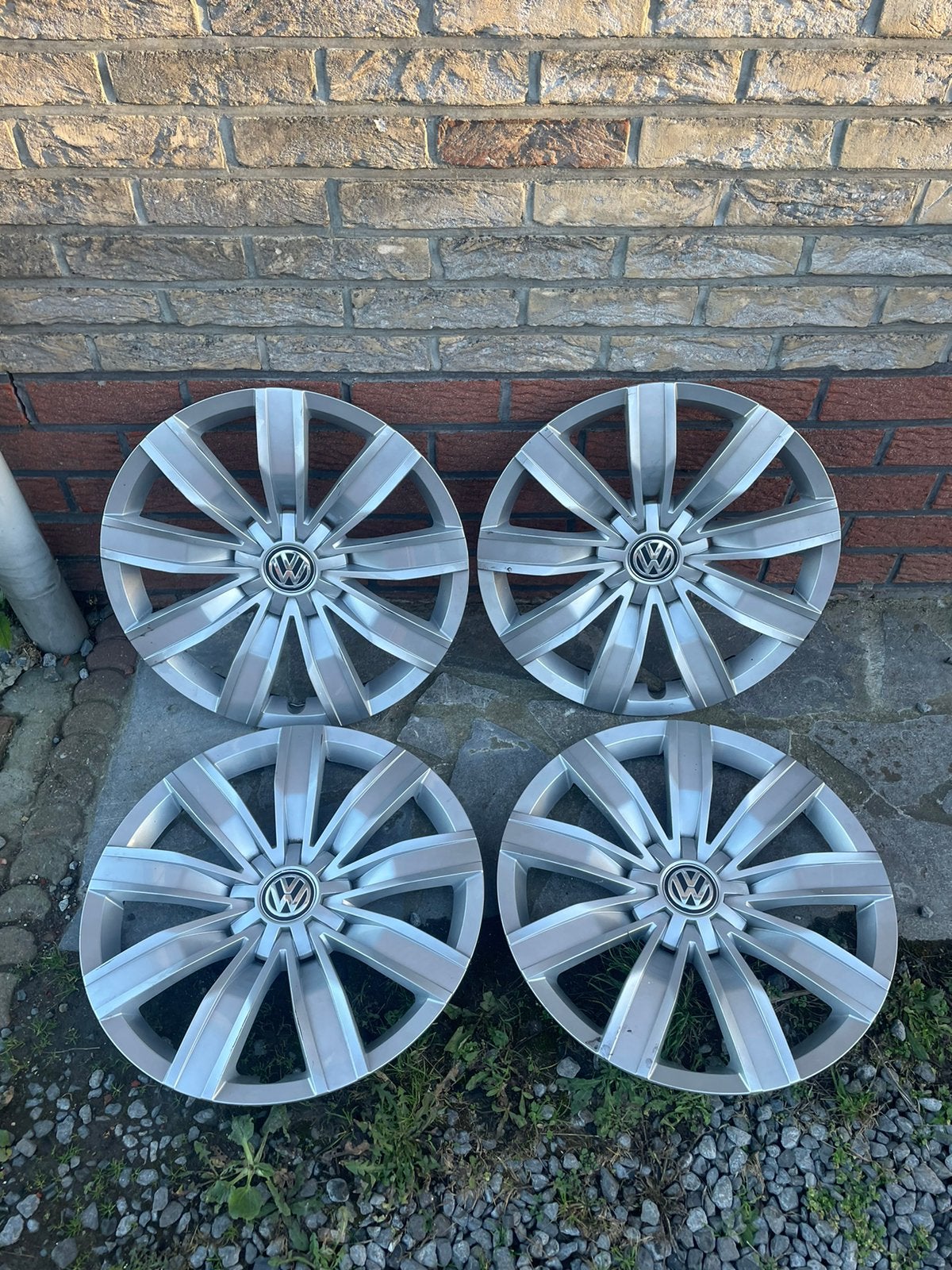 4 enjoliveurs VW 17” d’origine – Réf. 5NA.601.147, Autos : Divers, Enlèvement ou Envoi, Comme neuf