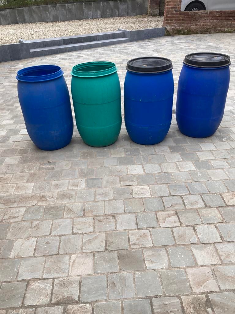 Regentonnen 4 stuks, 75 tot 150 liter, Ophalen, Gebruikt, Kunststof